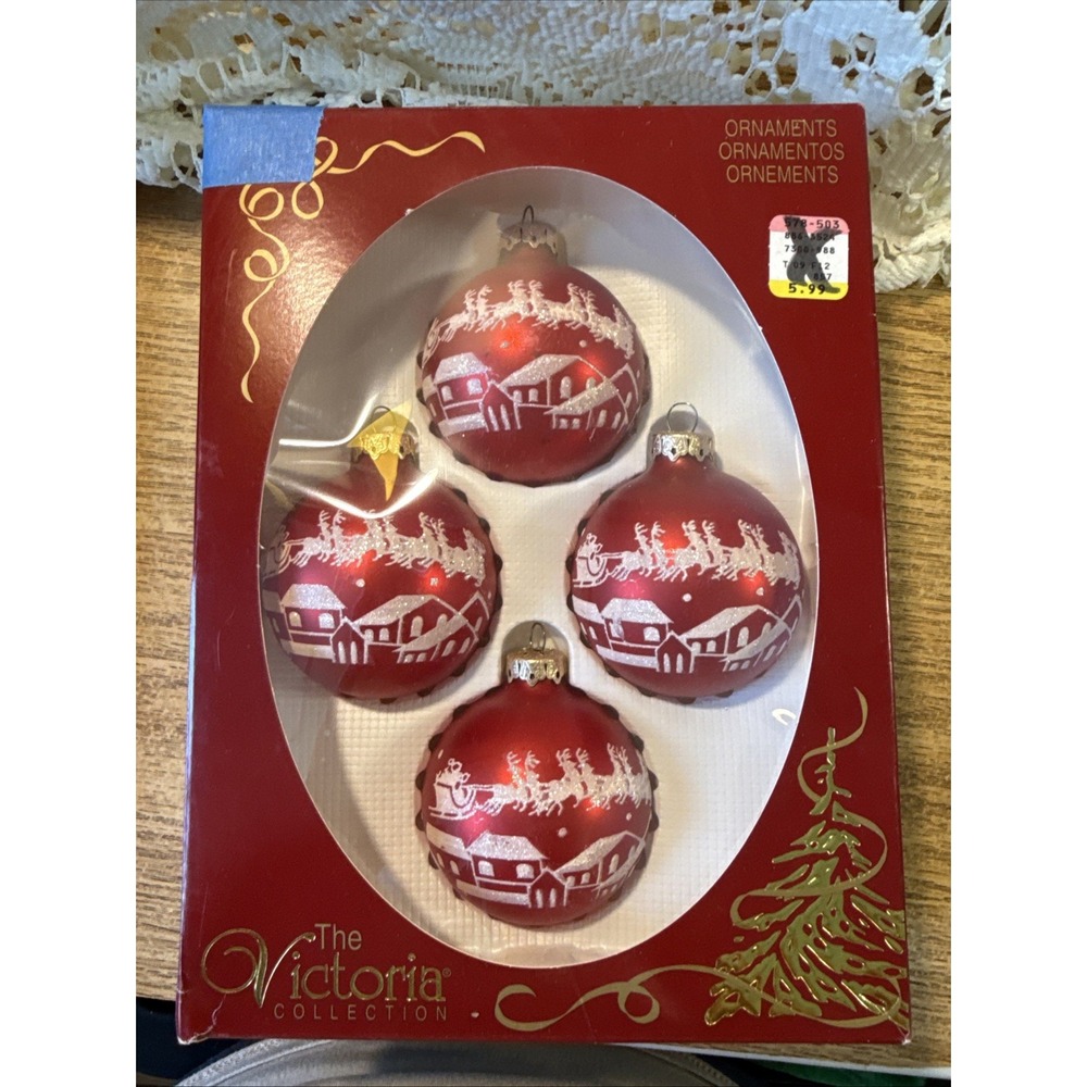 The Victoria Collection Ornaments Red Santa/houses